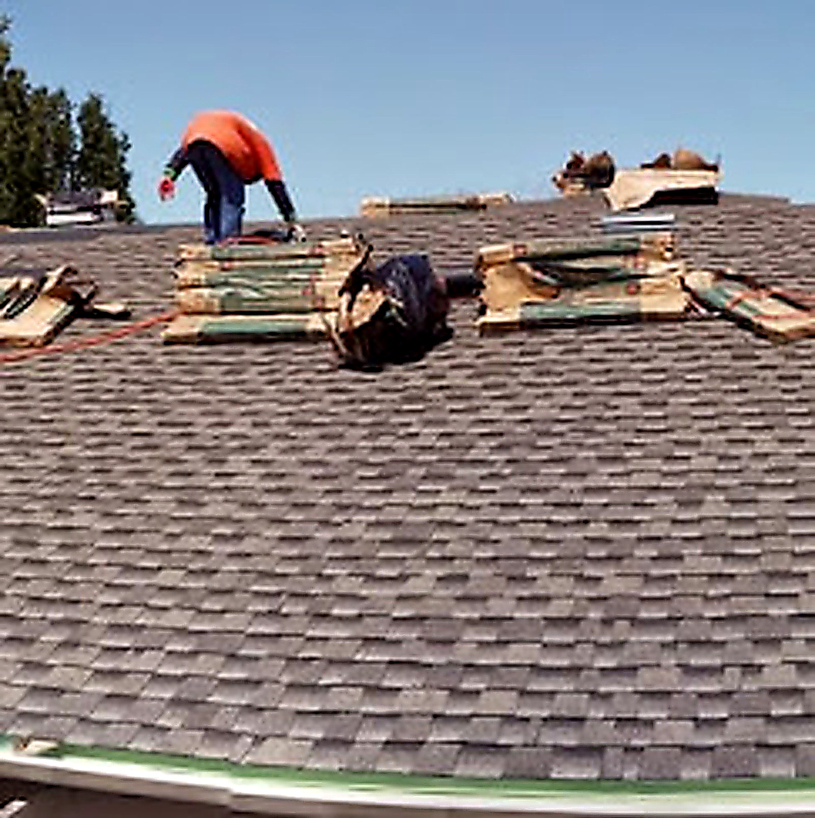What to Look for in a Licensed Roofing Contractor in California